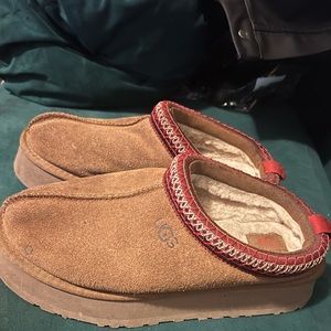 UGG Taz platform slipper good condition . Size 9